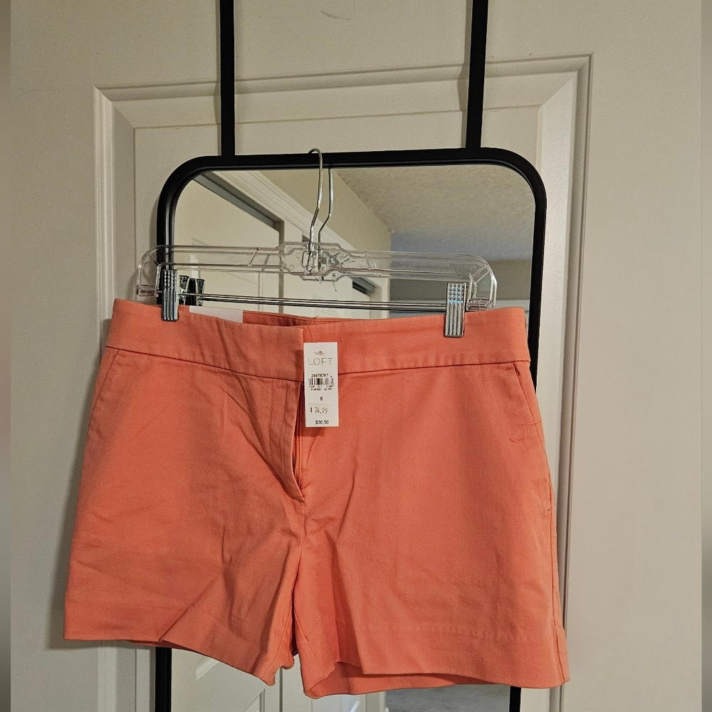 NWT Loft chino tab short